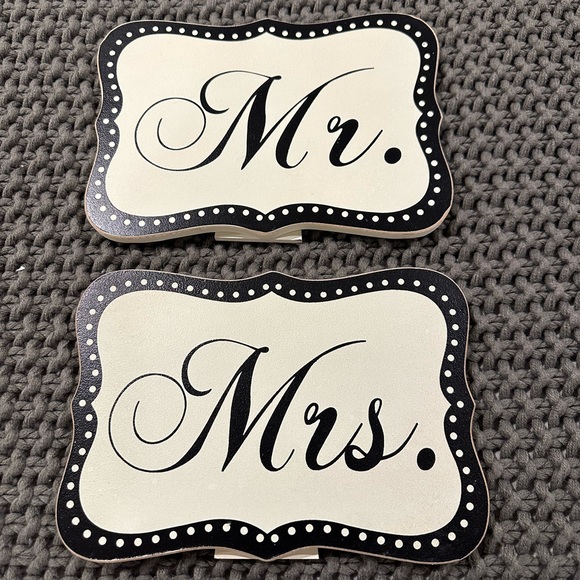 Set of 2 Wooden Mr. & Mrs. signs perfect for Wedding or Master bedroom decor - Picture 1 of 4